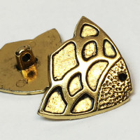 M-1305 - Antique Gold Metal Fish Button 