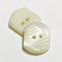 MP-0025 Vintage, White Mother-of-Pearl Button, 15 x 19mm
